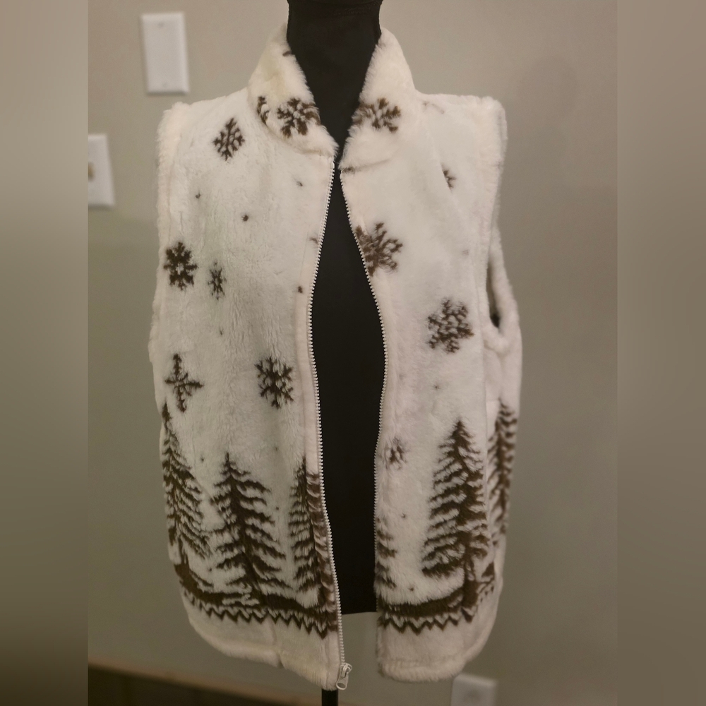 Cobblestone Canyon Women's White and Brown Snowflake Vest